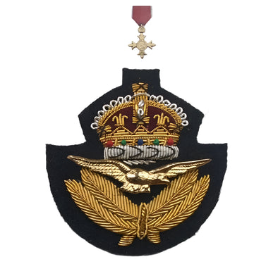 Kings Crown RAF No1 Service Dress Uniform Officers Peak Cap Badge