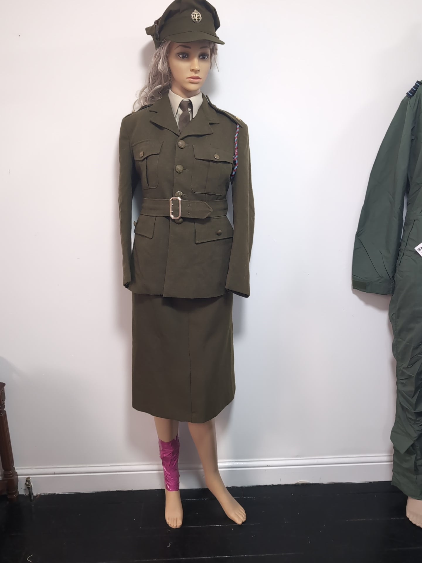 Auxiliary Territorial Service Service Dress Uniform Cap & Hat Badge