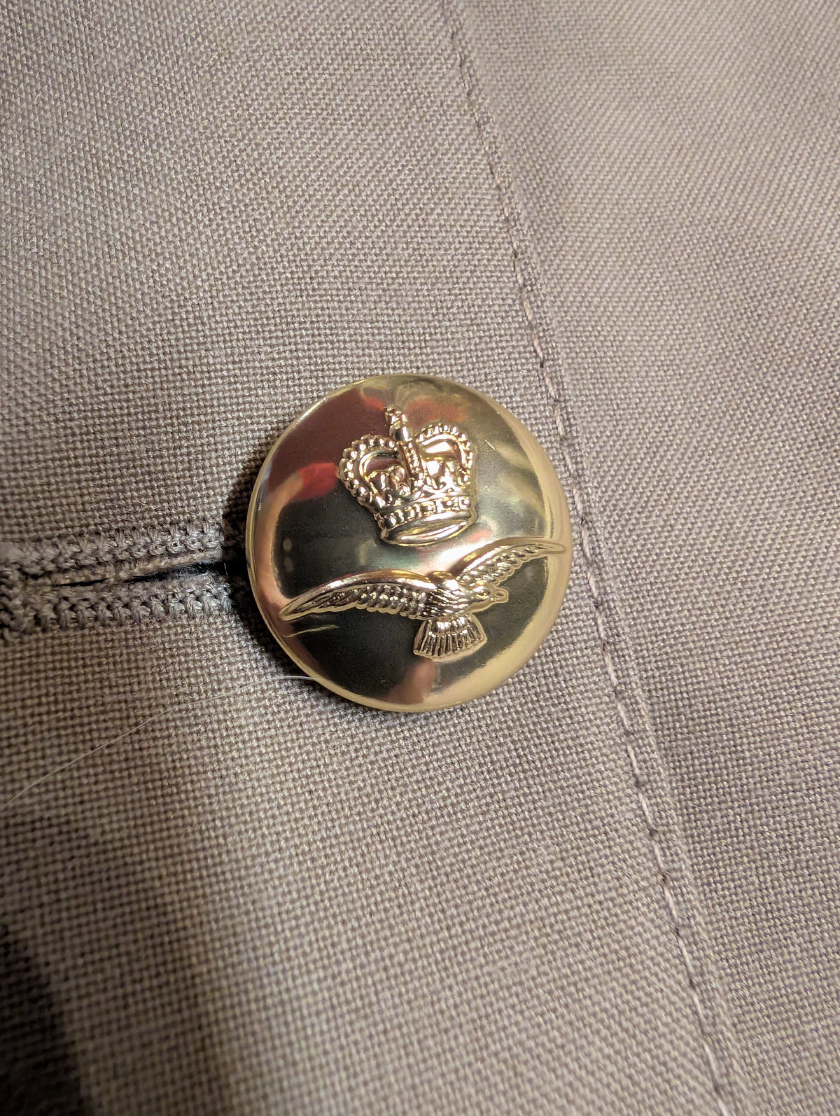 raf 40l 23mm button on a Woman's RAF No6 Warm Weather Service Dress Uniform Stone Uniform Jacket