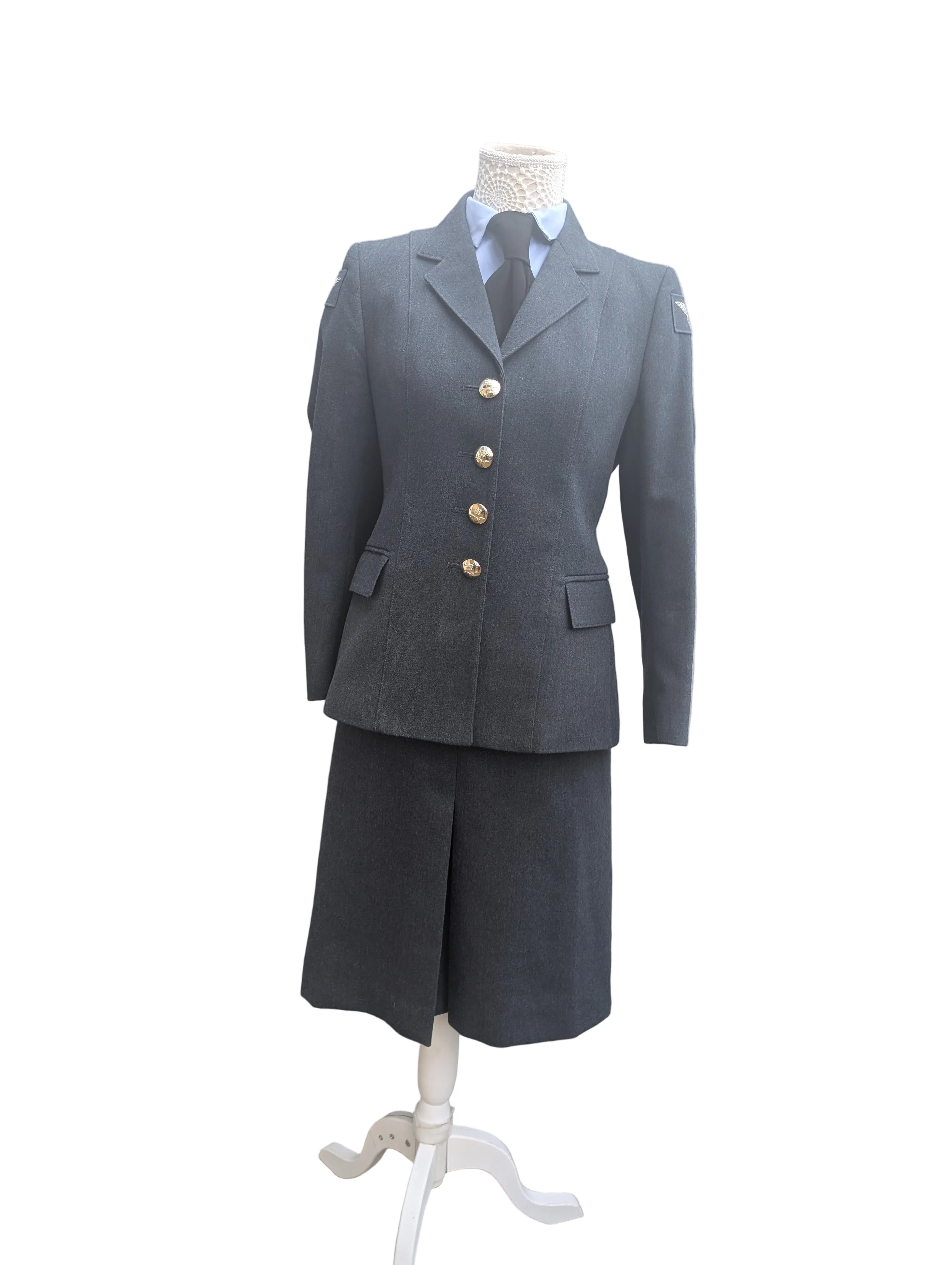 UK8 Short 88cm RAF Woman's No1 SD Jacket & Skirt Service Dress Uniform WRAF ( our ref W365 )
