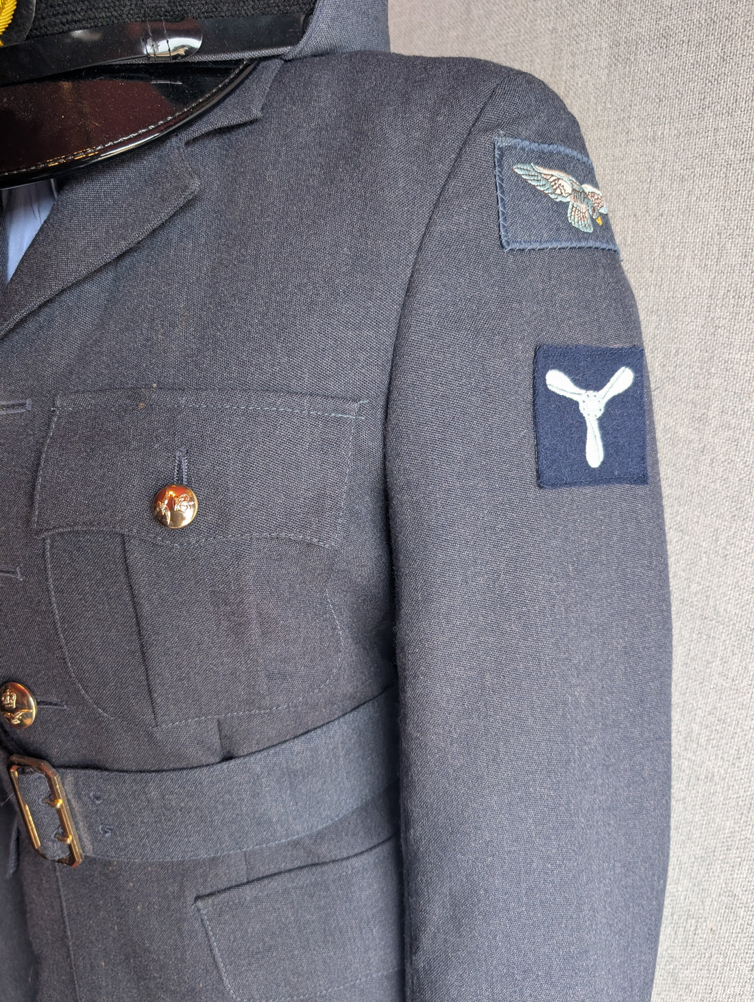 Woman's WW2 Style WAAF No1 Service dress uniform Jacket with belt & No2 SD RAF skirt & NCO Cap with Kings crown officers cap badge
