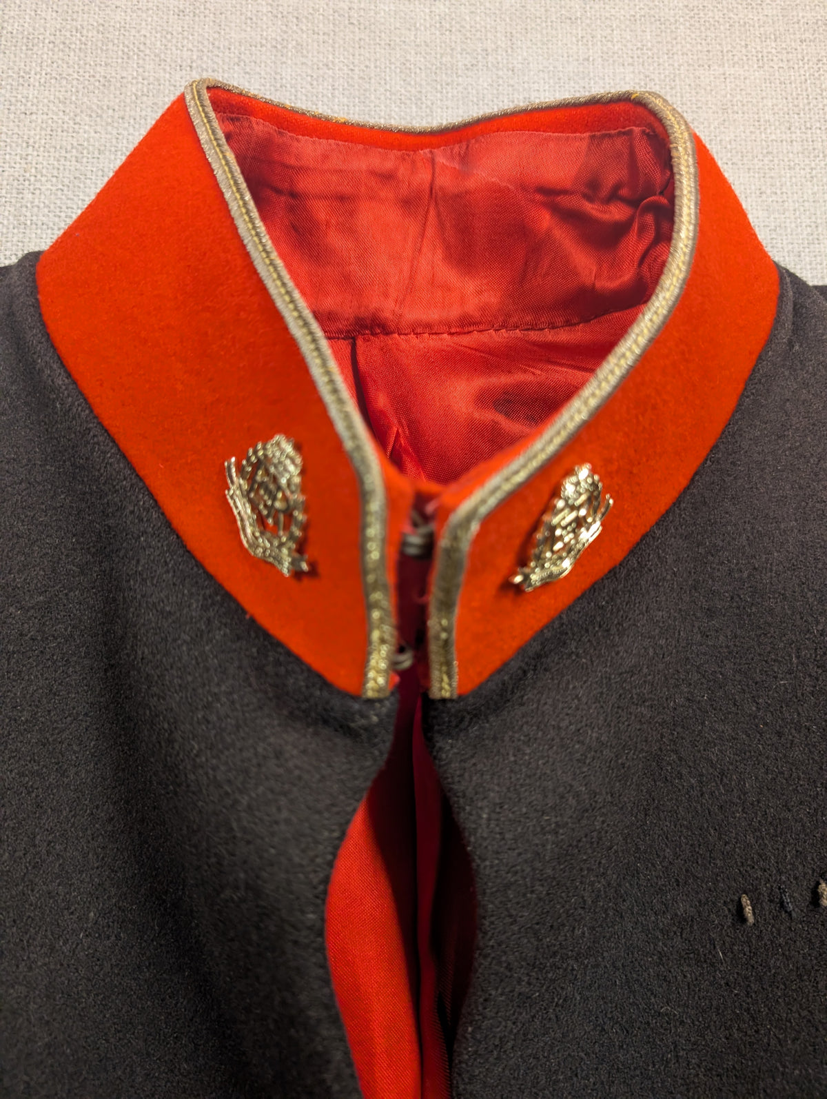 Royal Military Police ( RMP ) No10 Mess Dress Uniform Jacket  boot-neck collar with RMP Badges Dogs