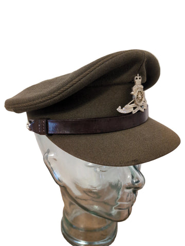 Post WWII British Royal Artillery Officers Peak Cap with Leather Chinstrap EIIR Button & Badge Circa UK Size 6 7/8 ( our ref Y370 )