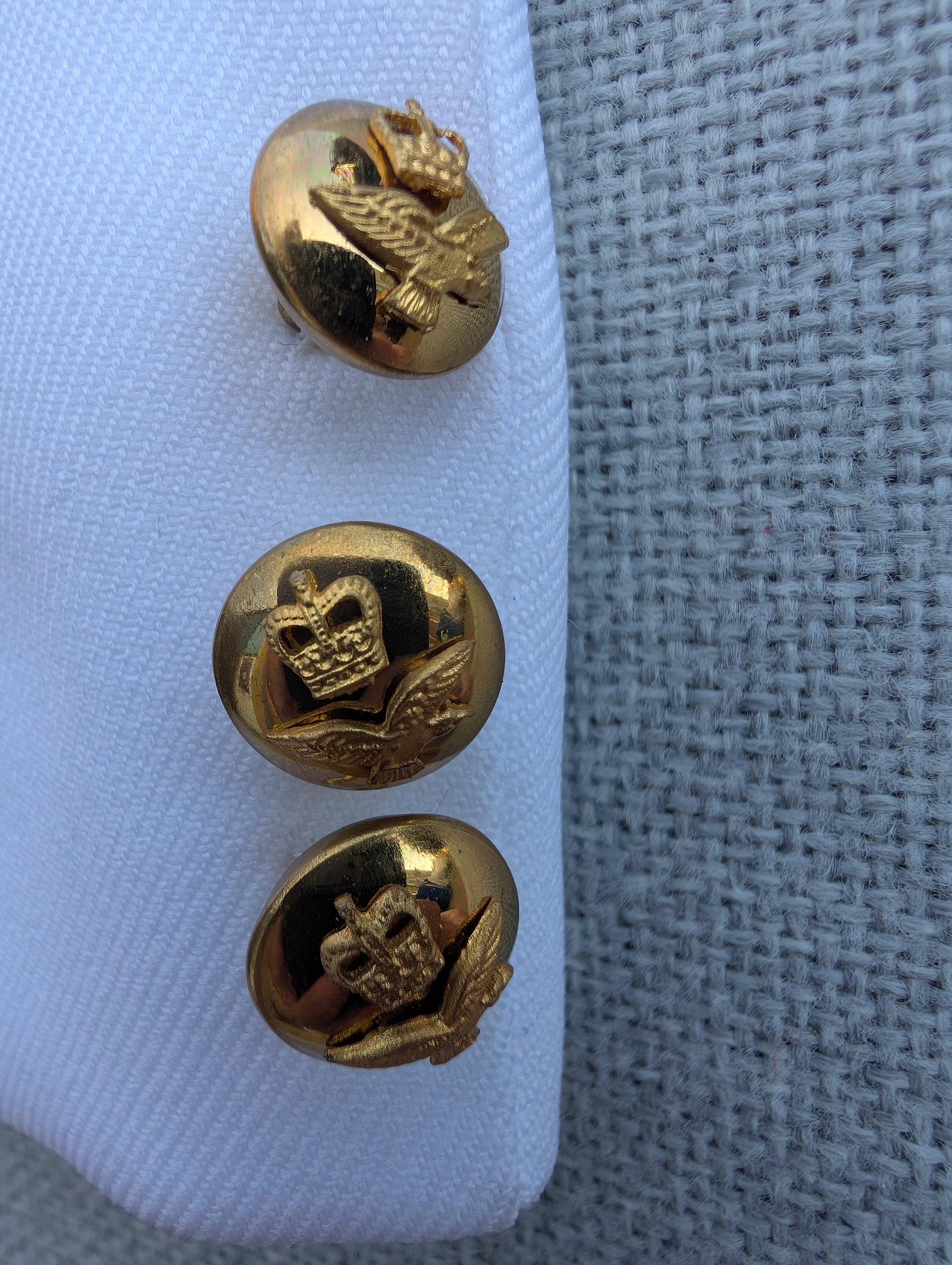 RAF No8 Mess Dress Uniform Warm Weather / Regions White Wing Commander Wg Cdr, Close up of buttons