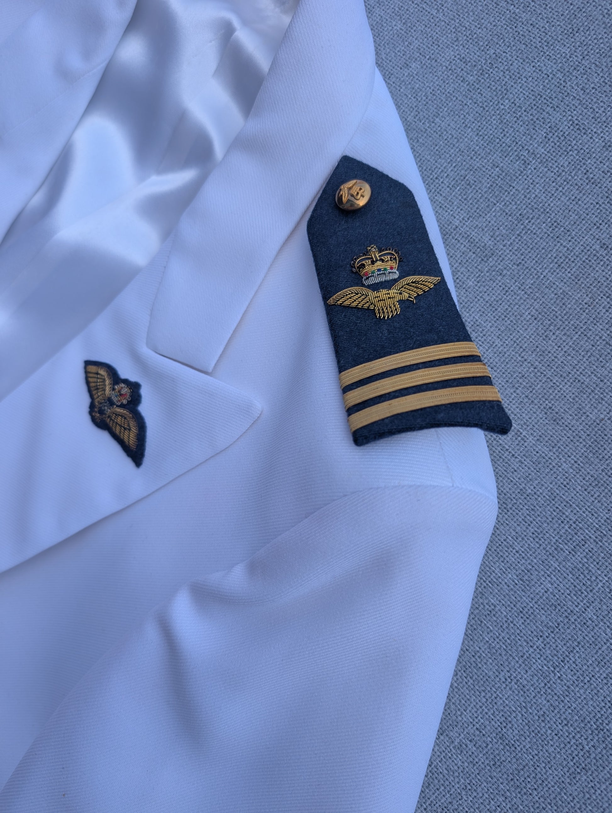 RAF No8 Mess Dress Uniform Warm Weather / Regions White Wing Commander Wg Cdr Epauletes