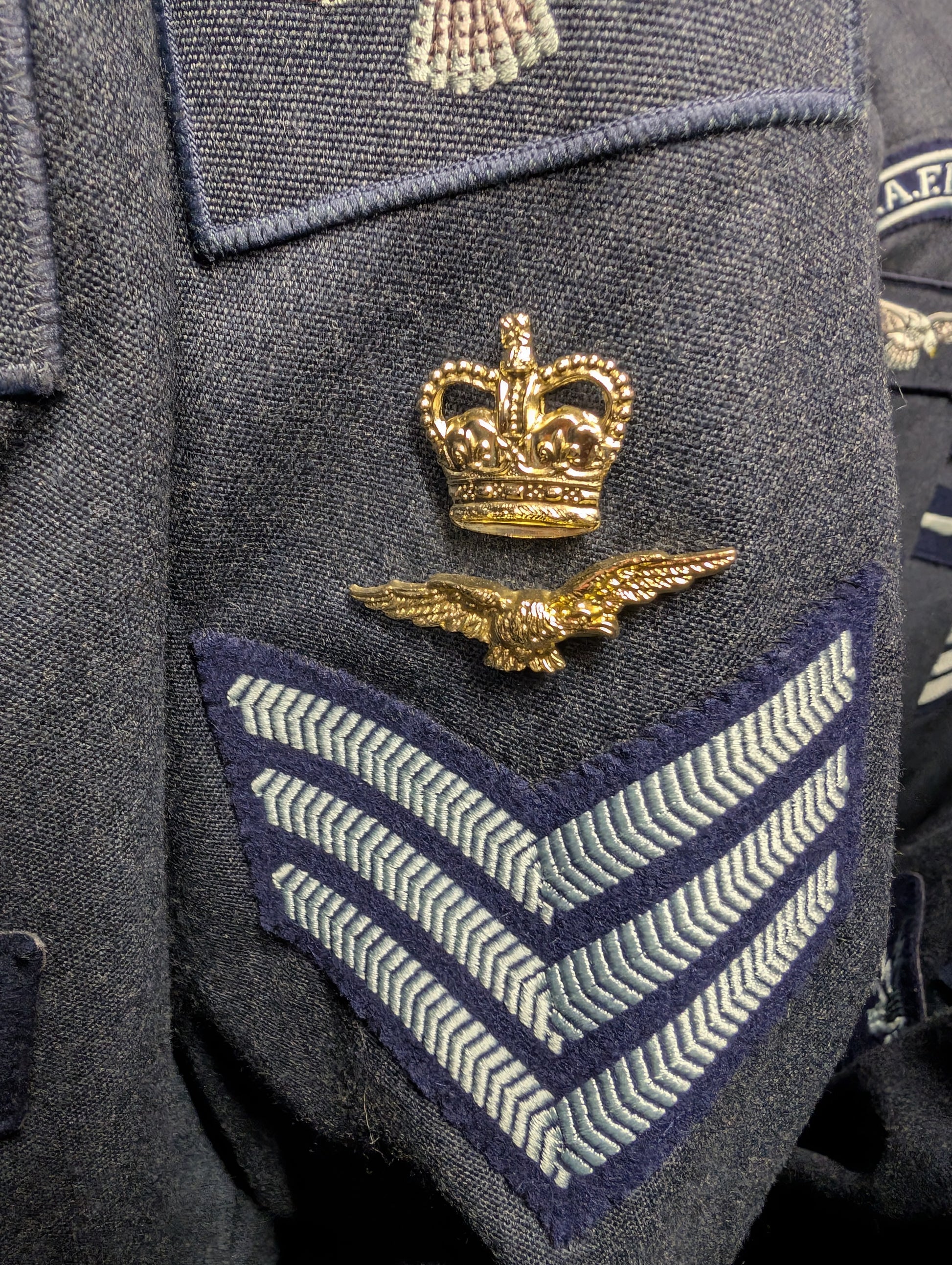 RAF No1 Uniform badge for Flight Sergeant (FS AC) 