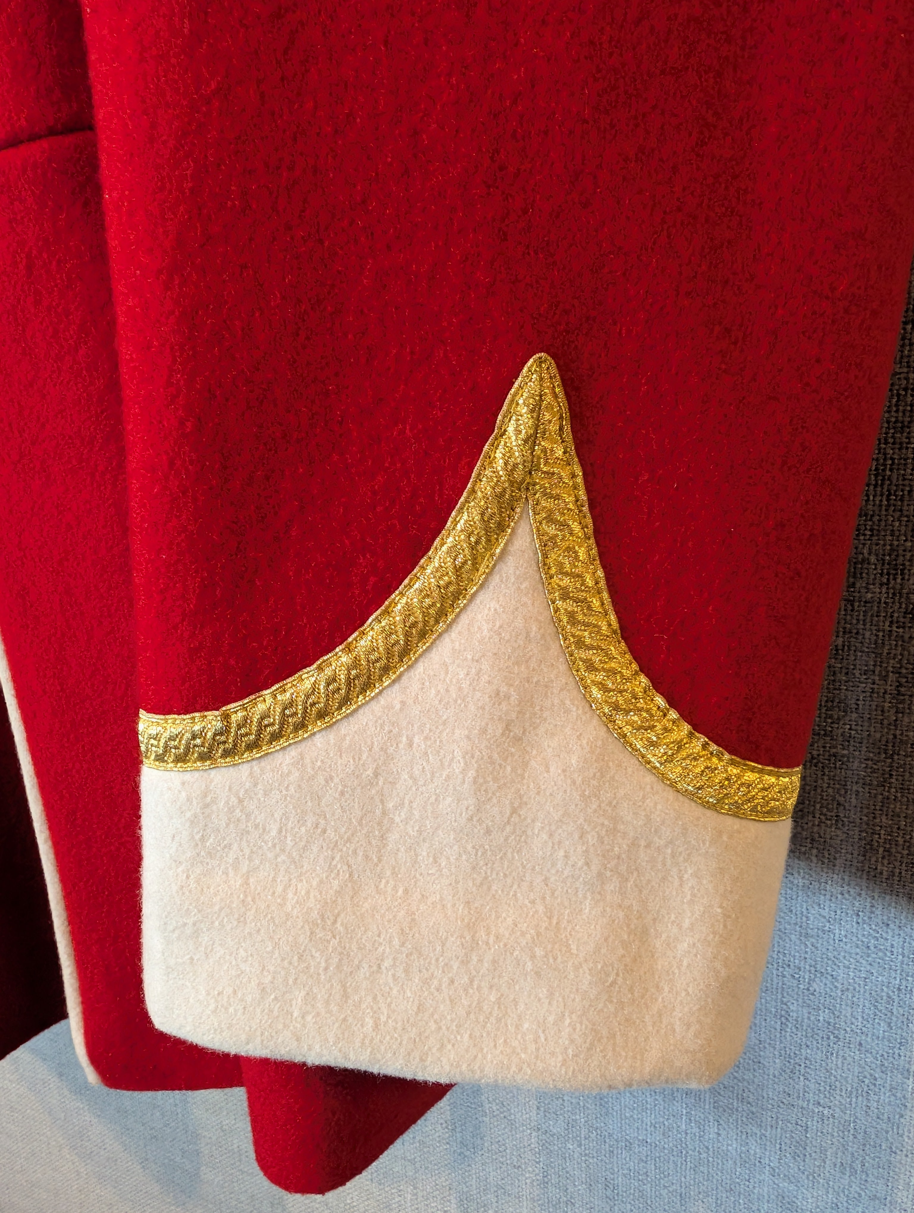 A King's Division bandsman's ceremonial tunic. Scarlet Melton wool with white facings and white piping, WO2 rank, bandsman's insignia. our ref G83
