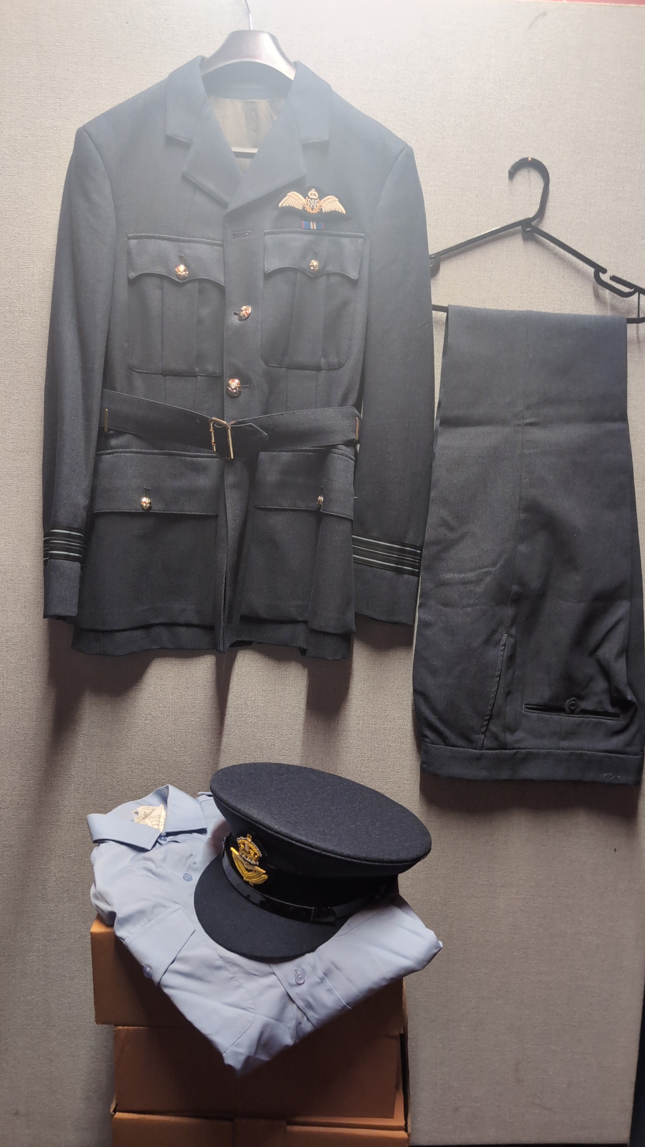RAF Officers No1 Uniform Jacket Trousers & Shirt  Squadron Leader 40" Chest hat seb