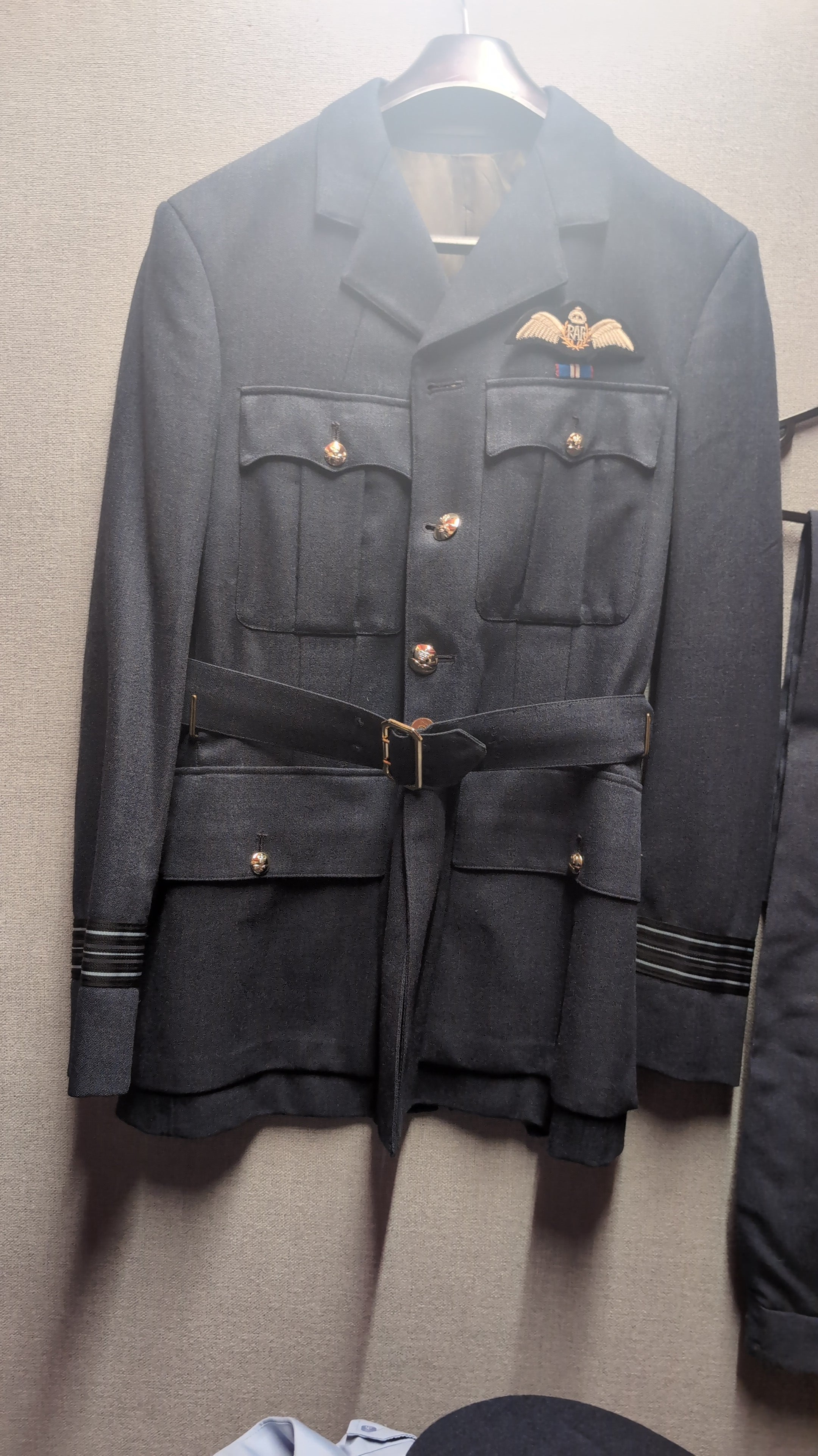 RAF Officers No1 Uniform Jacket Trousers & Shirt  Squadron Leader 40" Chest hat seb
