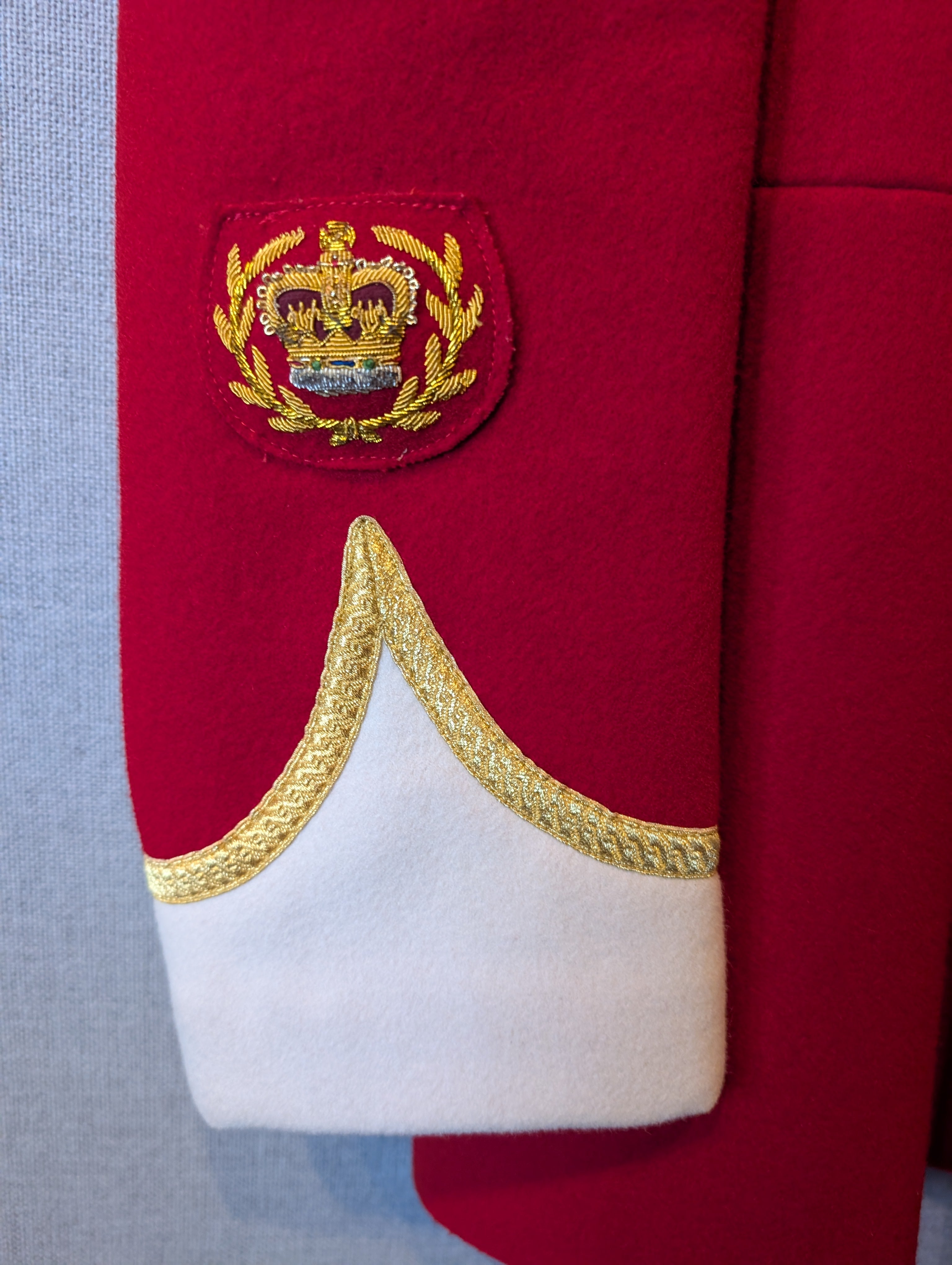 A King's Division bandsman's ceremonial tunic. Scarlet Melton wool with white facings and white piping, WO2 rank, bandsman's insignia. our ref G83