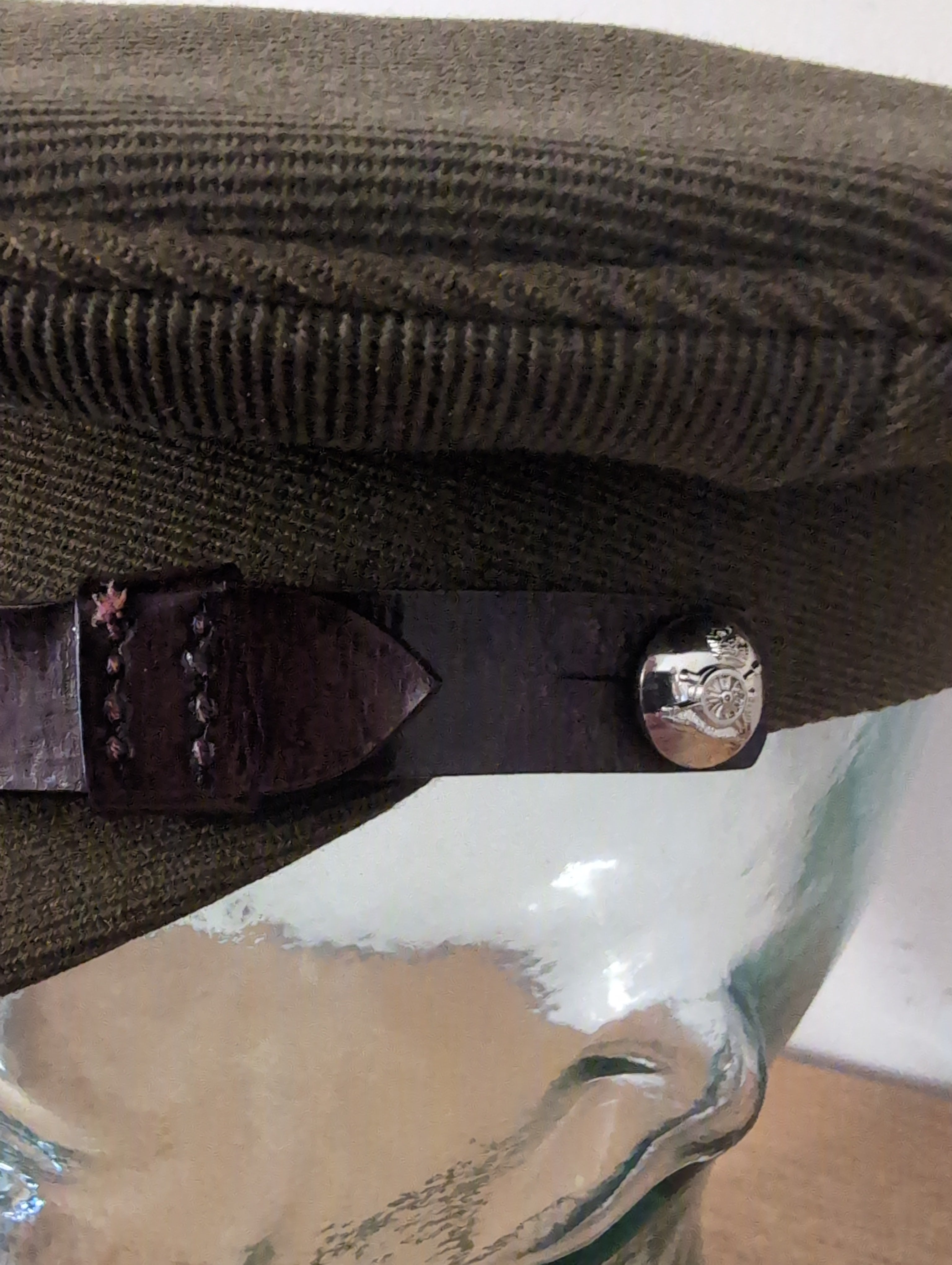 Post WWII British Royal Artillery Officers Peak Cap with Leather Chinstrap EIIR Button & Badge Circa UK Size 6 7/8 ( our ref Y370 )