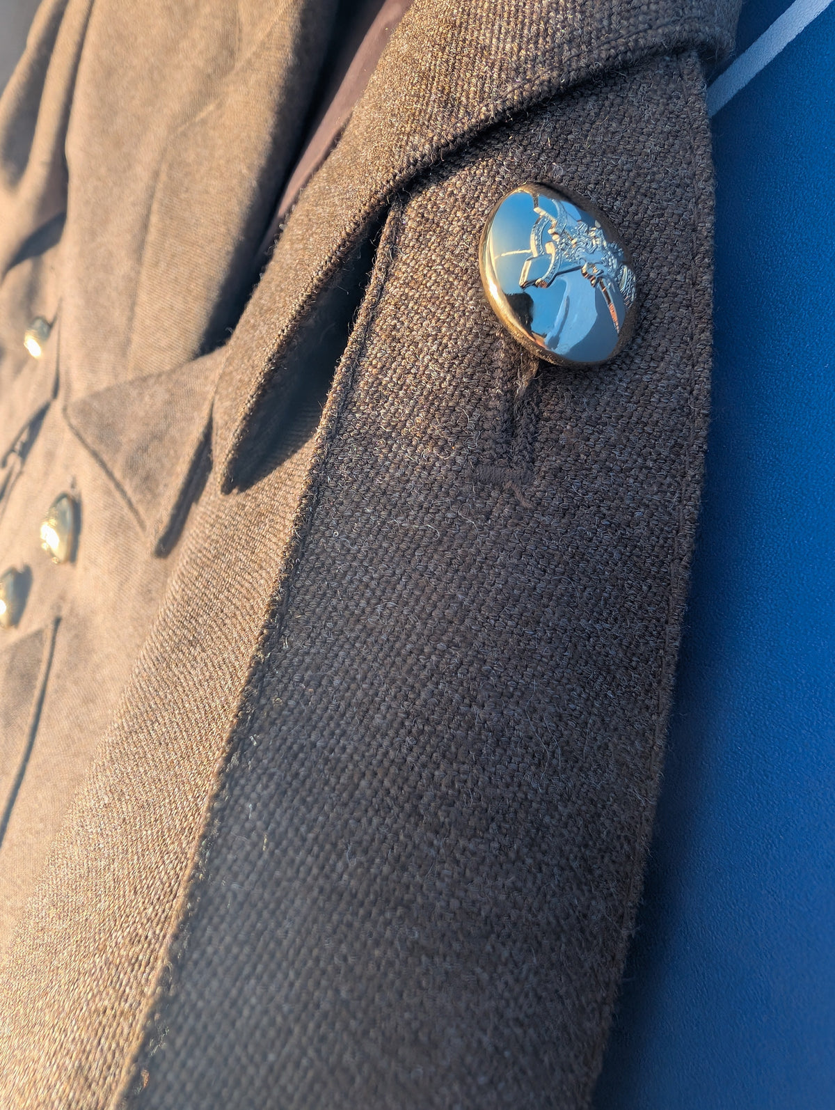 photo of shoulder epaulet and RRS Button on a Royal Regiment of Scotland No2 Uniform Jacket | RRS Kilt Cut Pattern