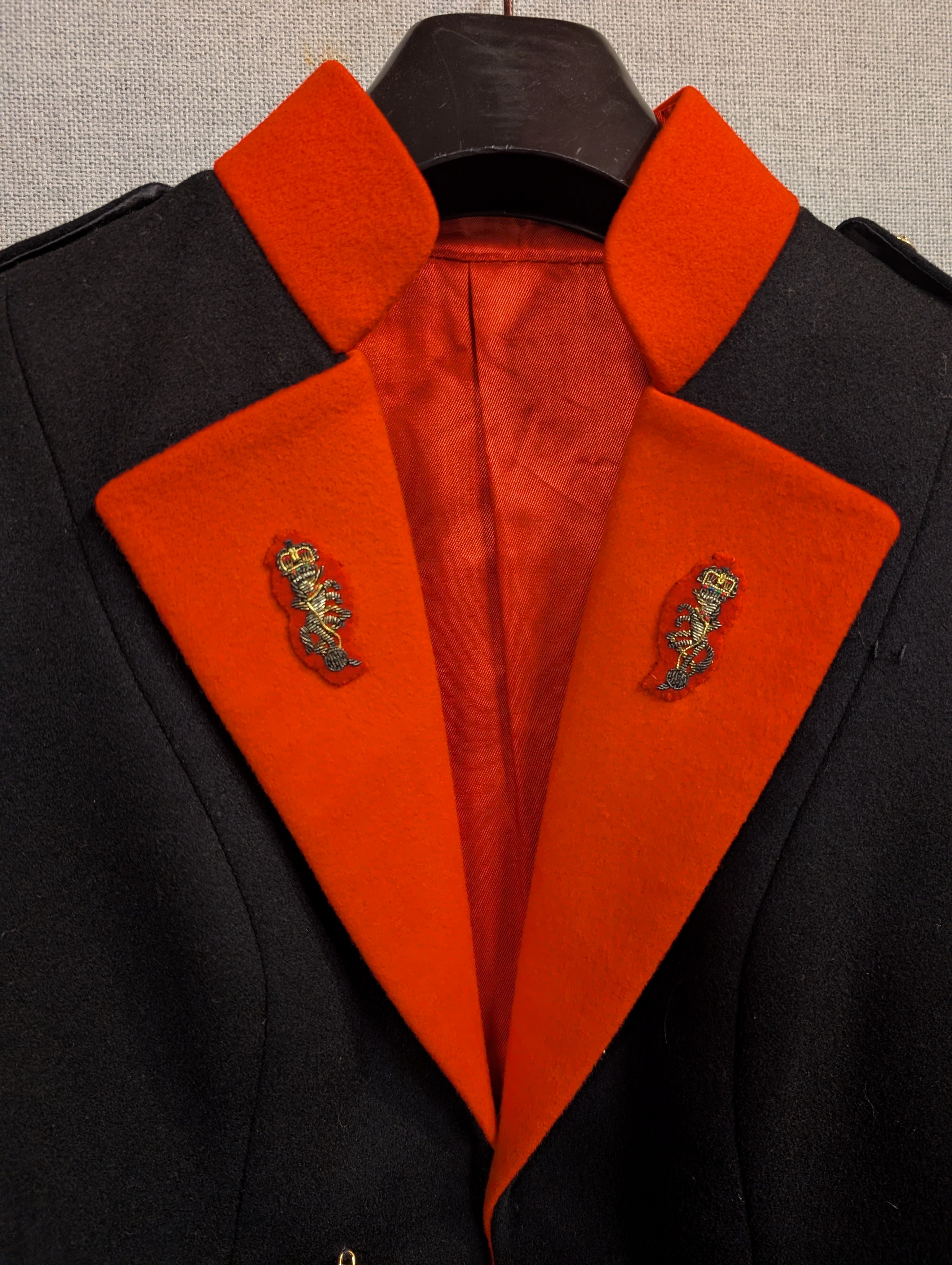 Female REME Officers Mess Dress Uniform jacket Woman's No,10 Size UK 8 to 10 ( 32" to 34 Bust Short Fit ) ( Ref G149 )