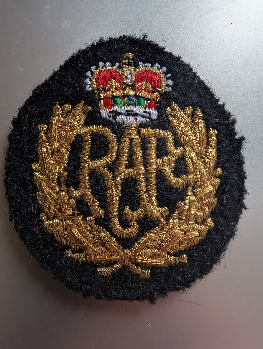 EIIR RAF No1 Service Dress Cap Badge