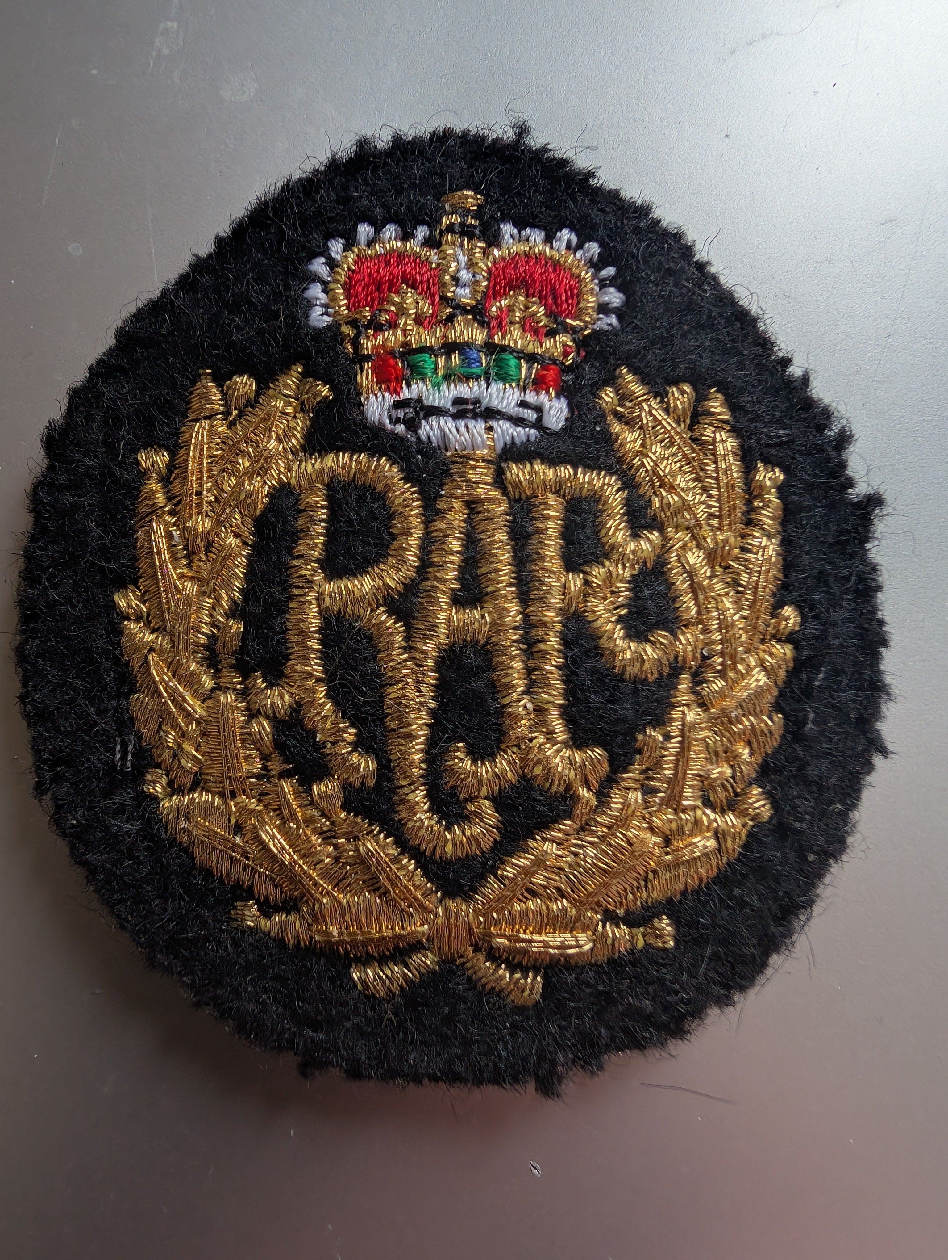 EIIR RAF No1 Service Dress Cap Badge