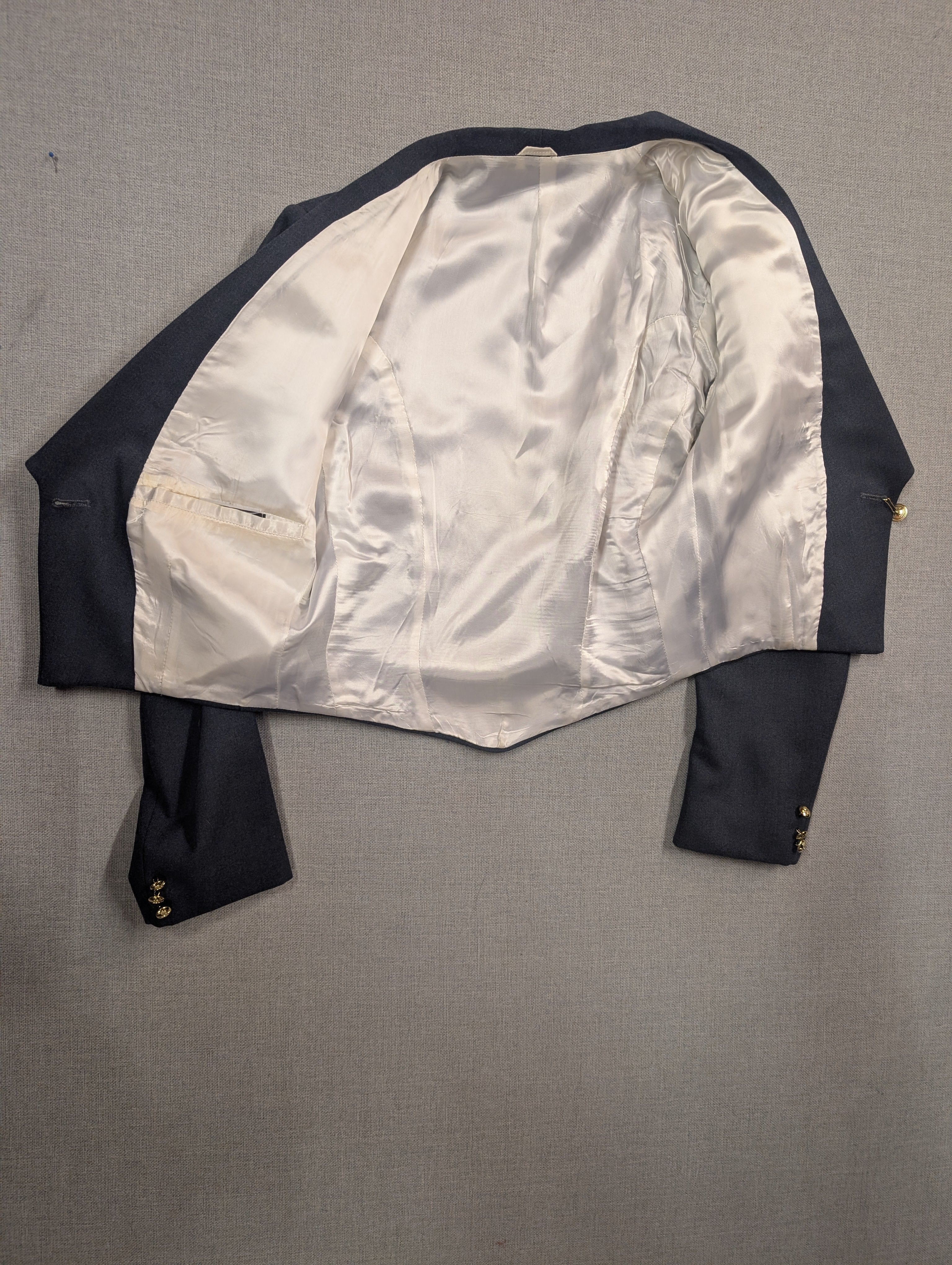 RAF No5 Mess Dress Jacket Photo of inside white lining 
