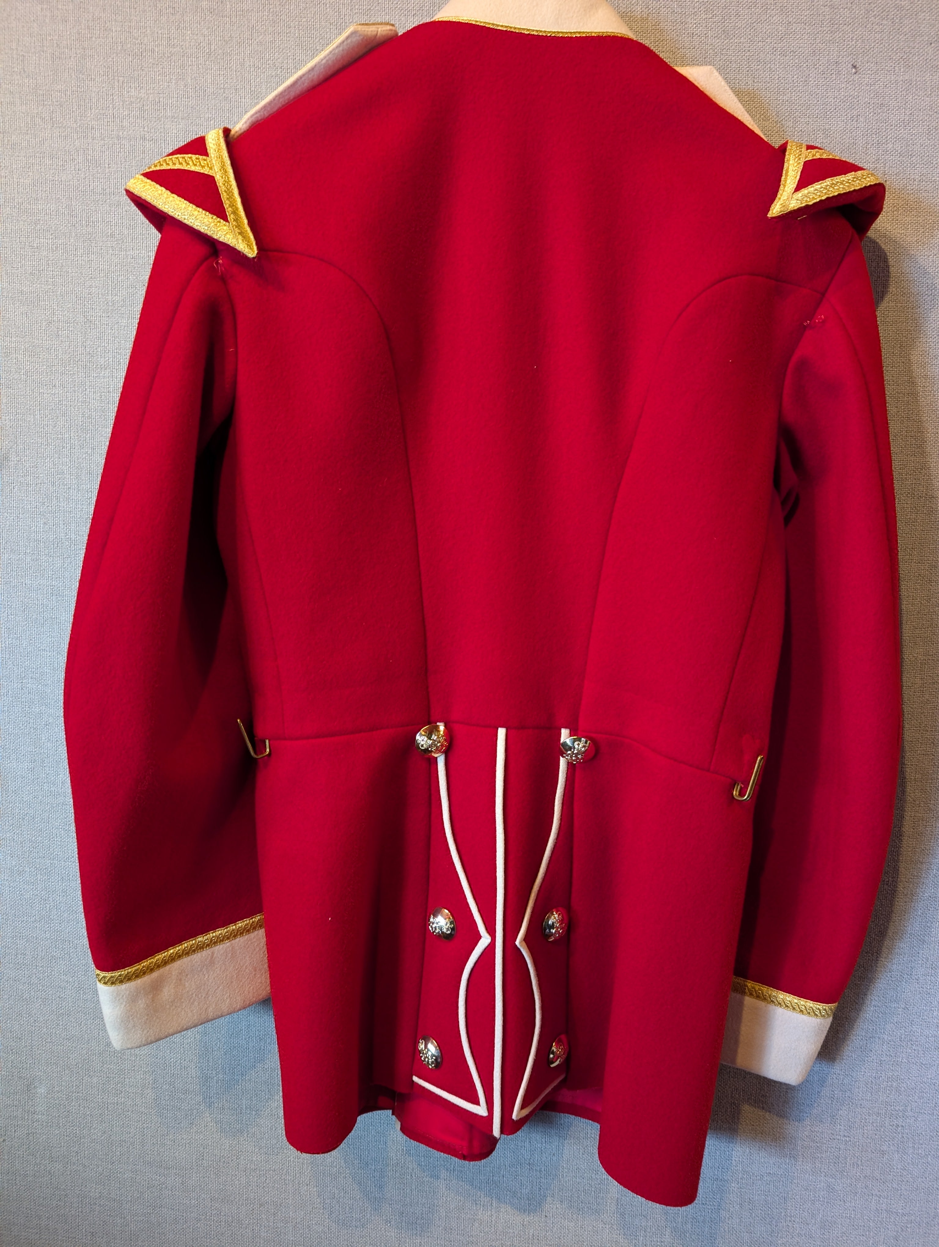 A King's Division bandsman's ceremonial tunic. Scarlet Melton wool with white facings and white piping, WO2 rank, bandsman's insignia. our ref G83