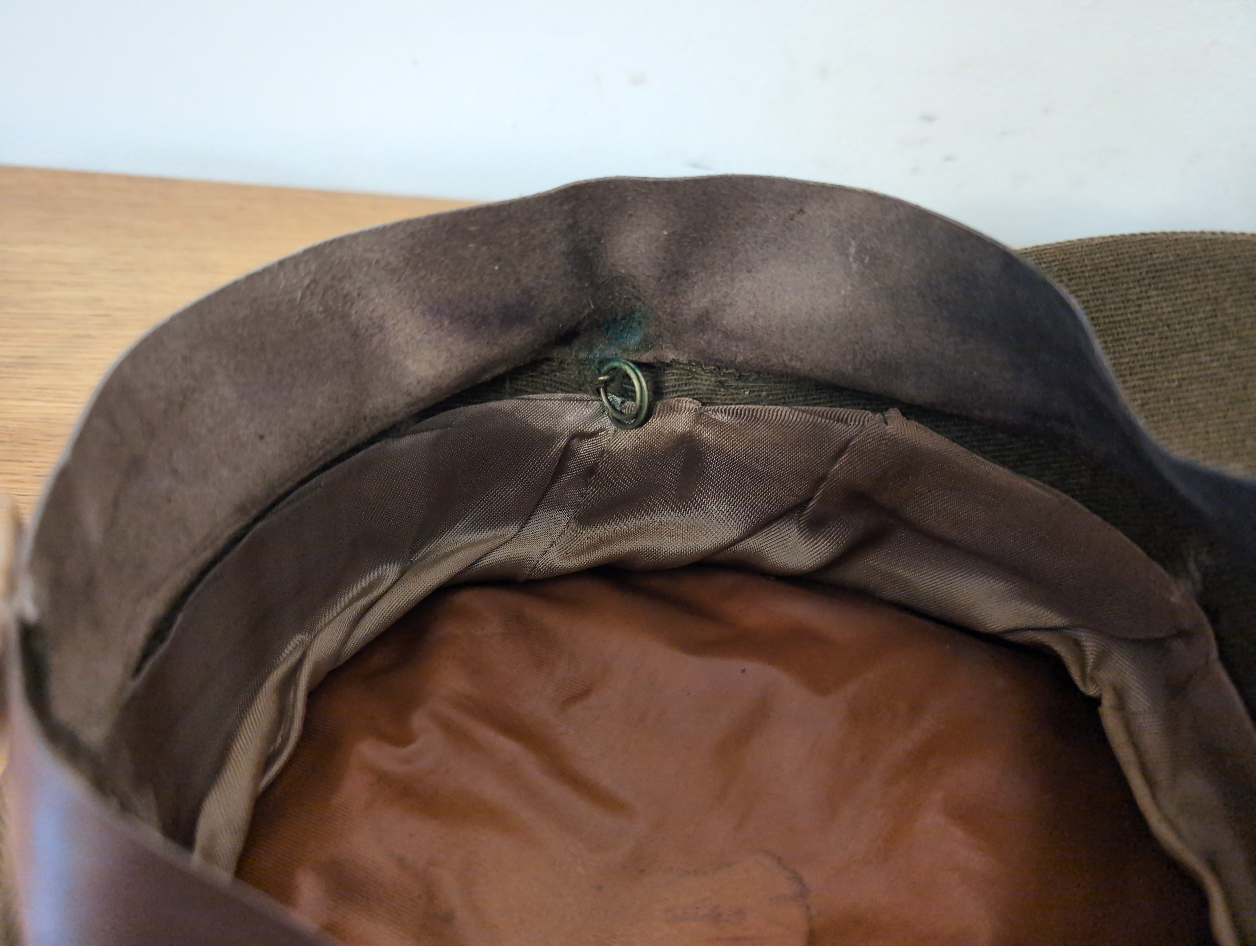 Post WWII British Royal Artillery Officers Peak Cap with Leather Chinstrap EIIR Button & Badge Circa UK Size 6 7/8 ( our ref Y370 )
