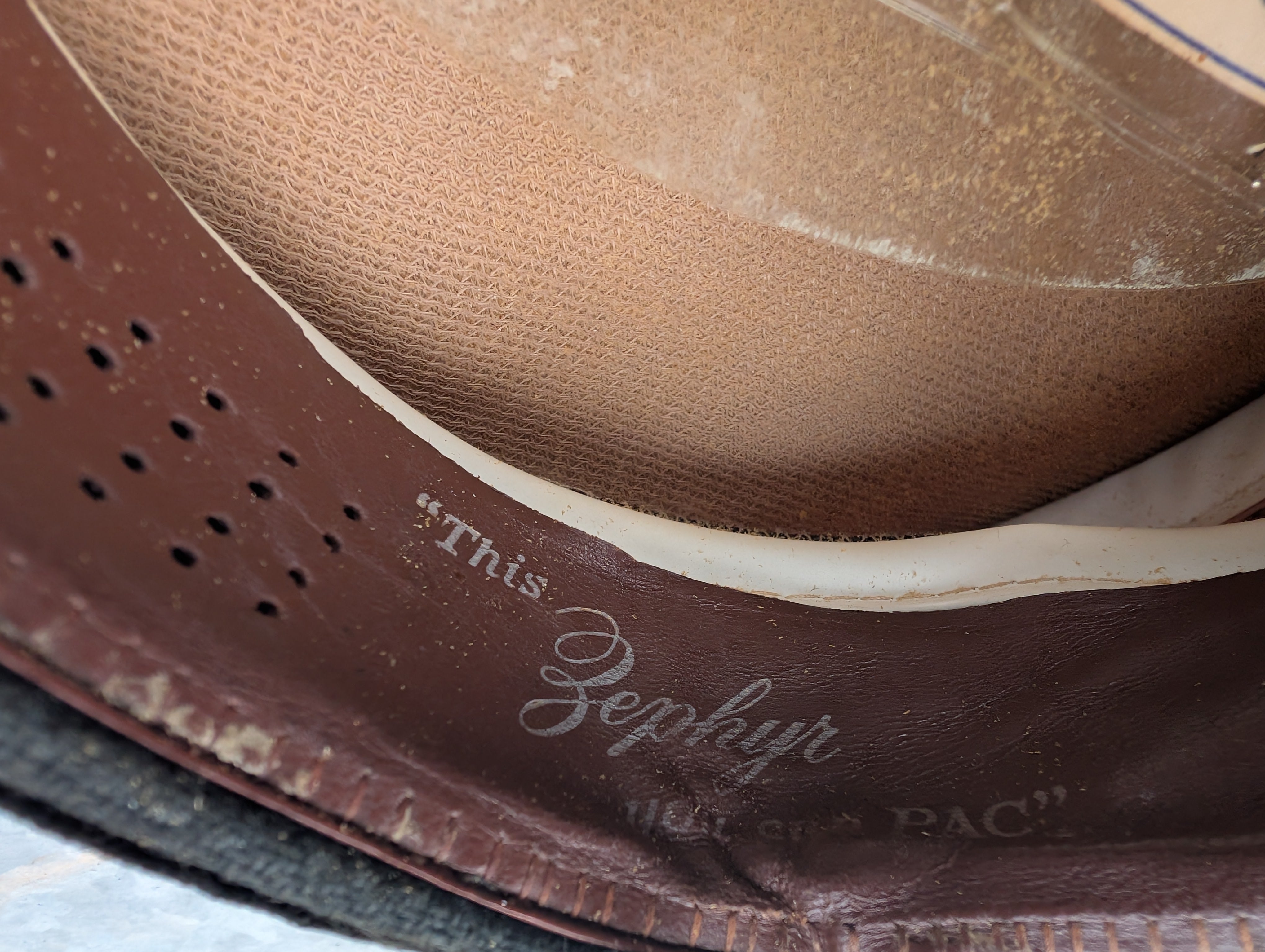 Genuine WW2 USS Duxbury Bay (AVP38) U.S.S Officers Peaked Cap ( Small Size )