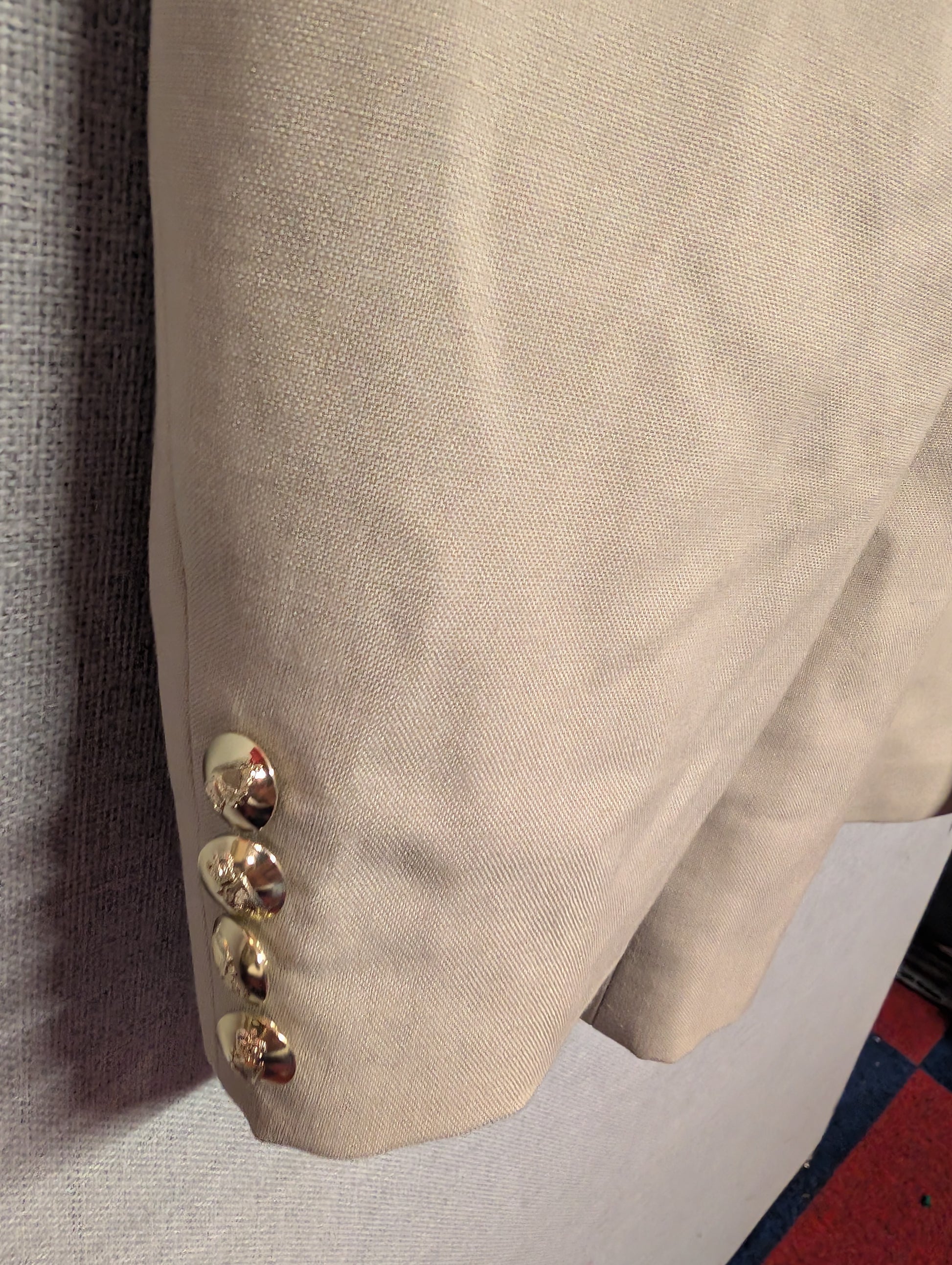 Button cuffs of Irish Guards No4 Officers & WOs No4 Service Dress Tropical Uniform Jacket