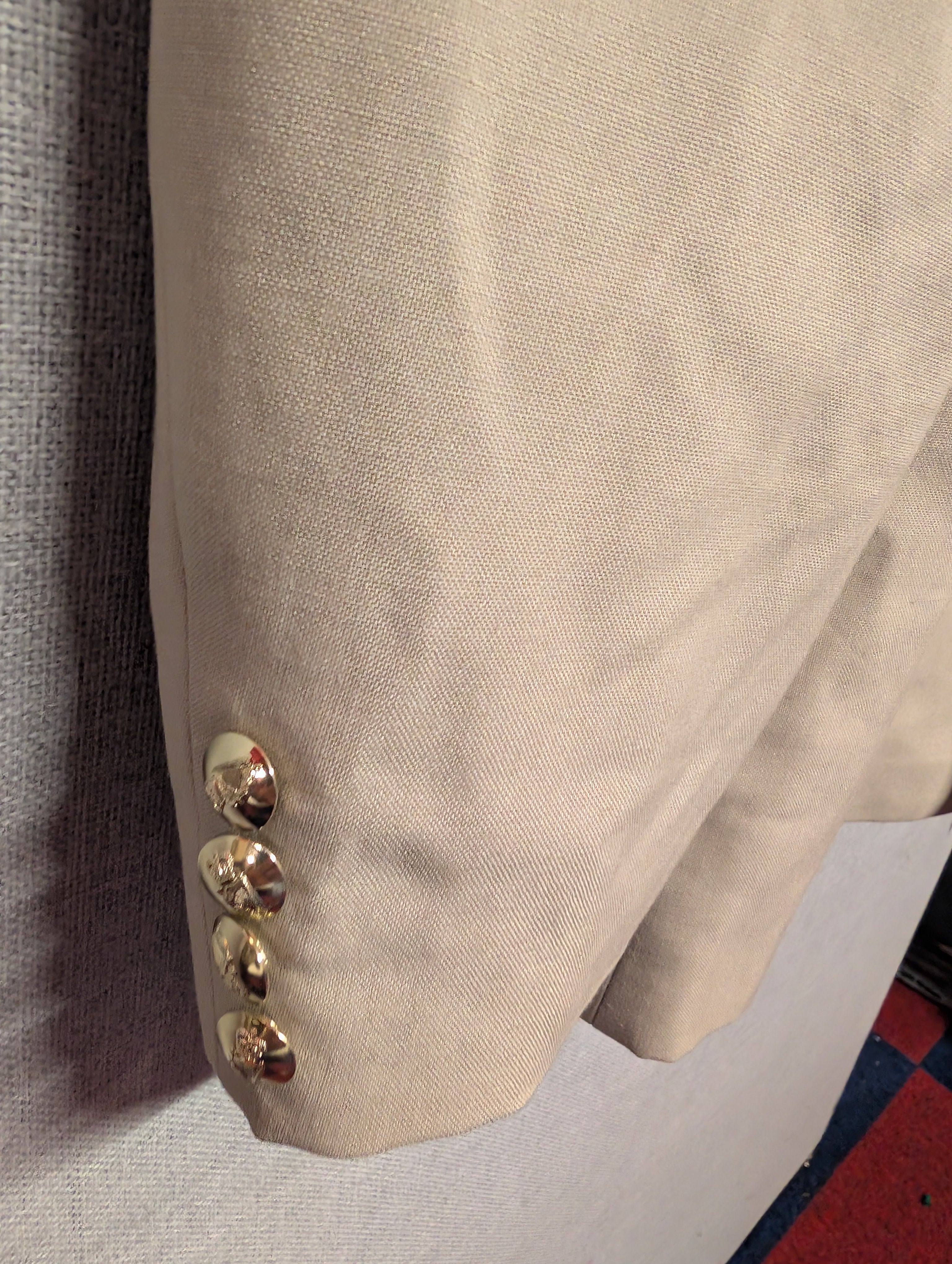 Button cuffs of Irish Guards No4 Officers & WOs No4 Service Dress Tropical Uniform Jacket